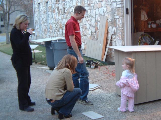 2003/12(Dec)/02-Christmas Eve/640x480_2003-12-24-02-Building-Packet-house.JPG